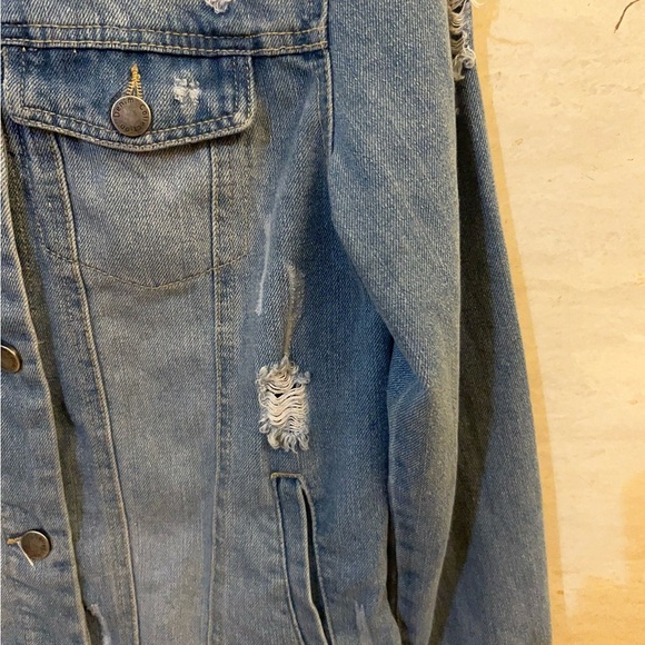 Ci Sono Distressed Jean Denim Jacket. - Picture 2 of 16